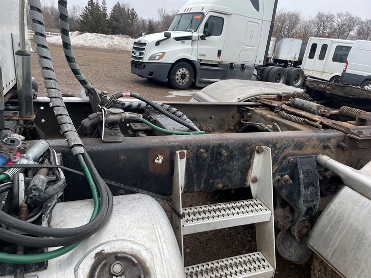 2007-peterbilt-379-image-8