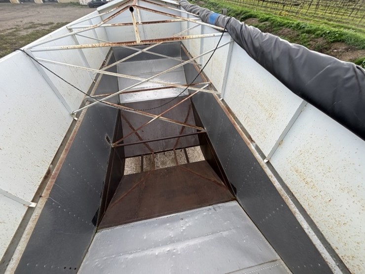 1974-titan-trailer-image-23