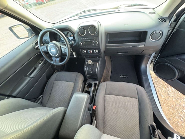 2016-jeep-patriot-sport-image-23