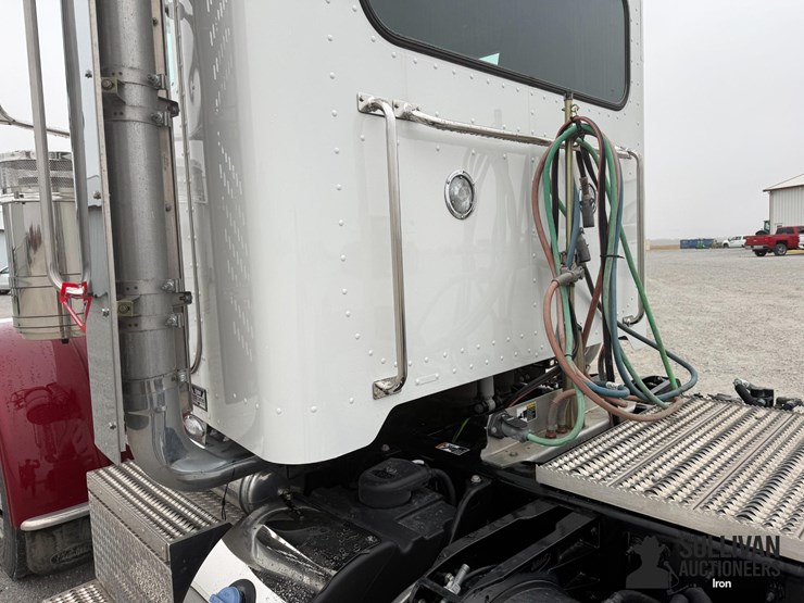 2024-peterbilt-389-image-18