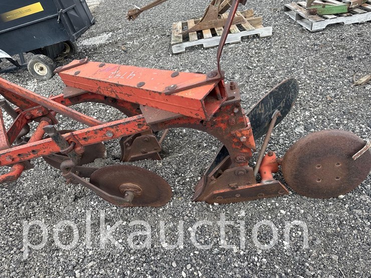ih-2-bottom-3pt-plow-(wf)-image-3