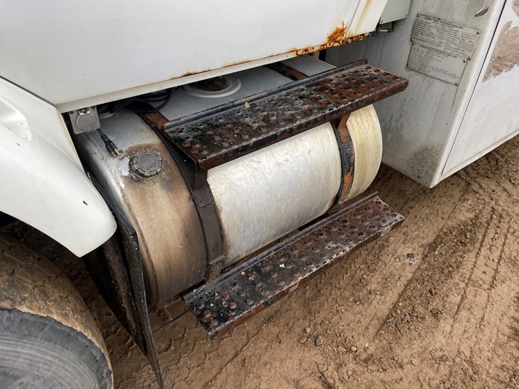 #1037-•-2009-international-navistar-fuel-truck-(has-mn-title)-image-17