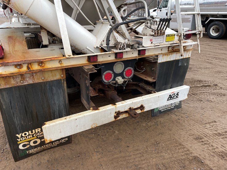 #1038-•-2005-freightliner-grain-truck-(has-mn-title)-image-31