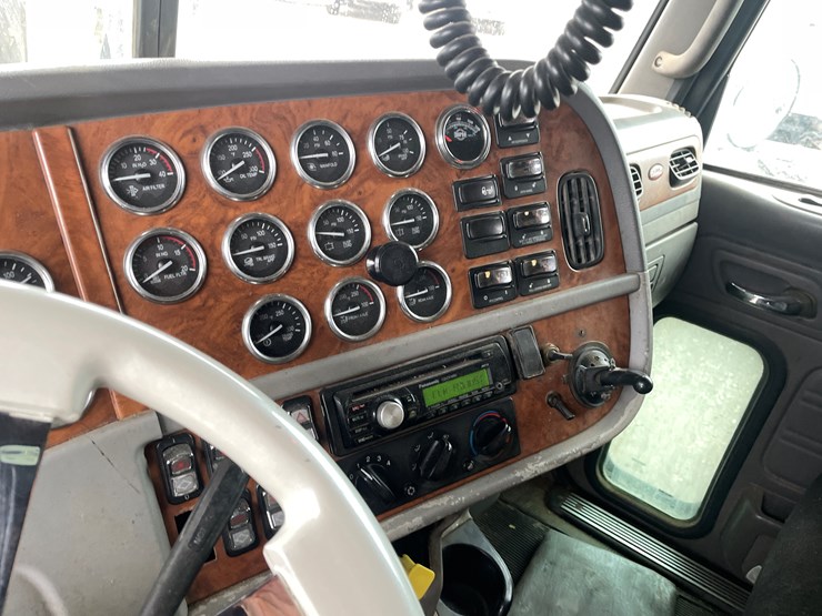 2007-peterbilt-379-image-41