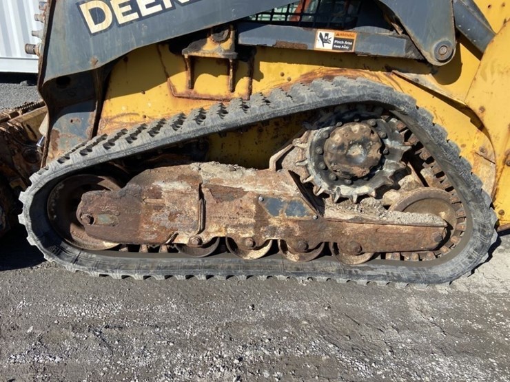 2023-deere-317g-image-9