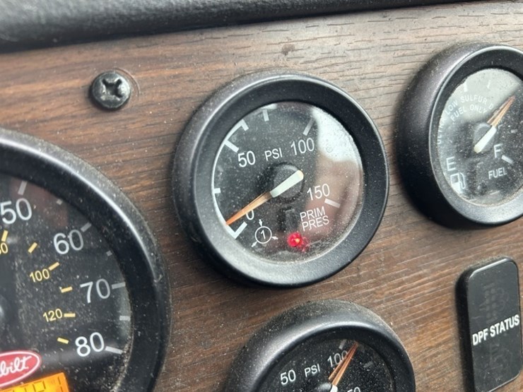 2014-peterbilt-320-image-33