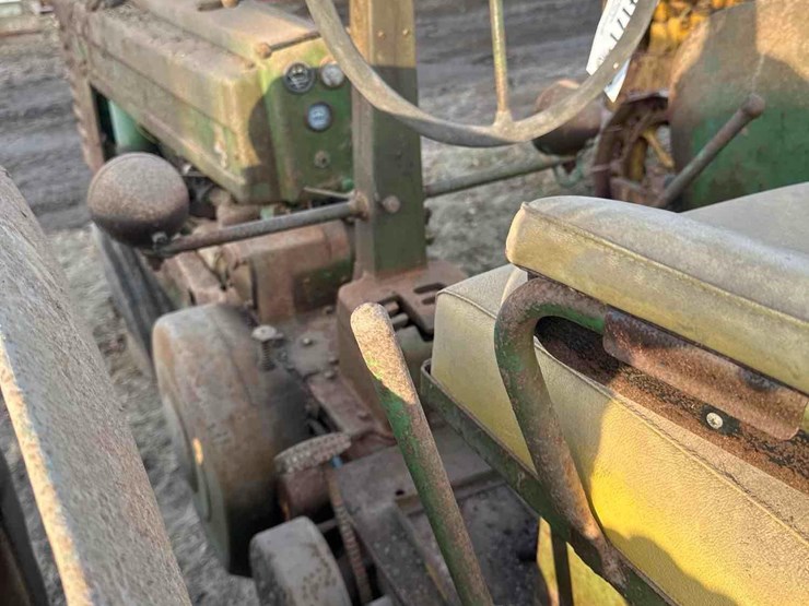 john-deere-b-image-13