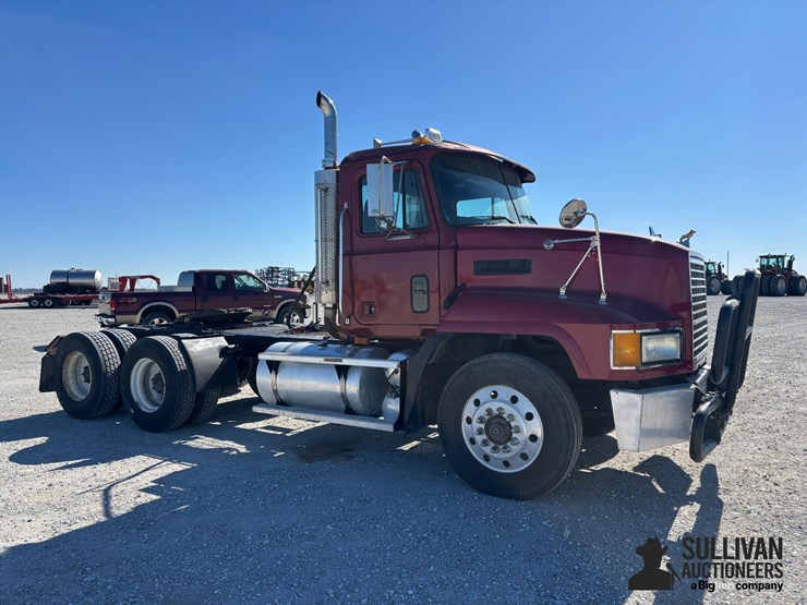 2001-mack-ch613-image-3