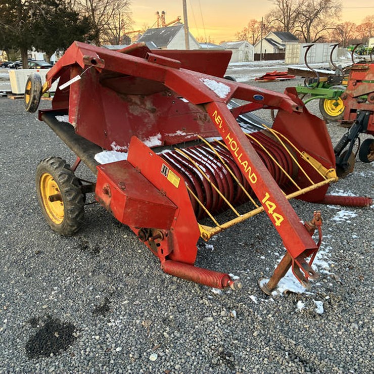 NEW HOLLAND 144