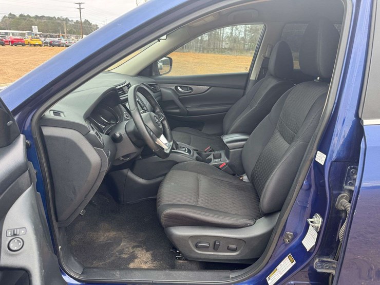 2019-nissan-rouge-sv-4-door-suv---202,021-miles-image-10