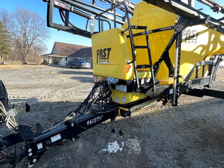 #106-•-fast-9613ft-pull-behind-sprayer-(one-owner)-image-11