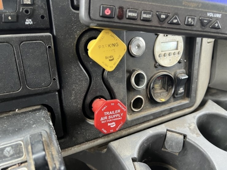 2013-international-7500-s/a-dump-truck-image-46