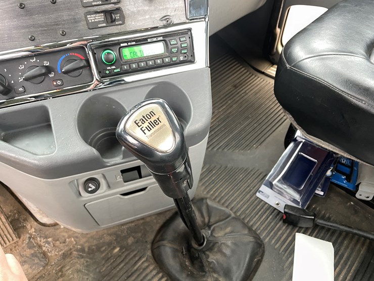 #1482-•-2009-freightliner-truck-tractor-(has-mn-title)-image-45