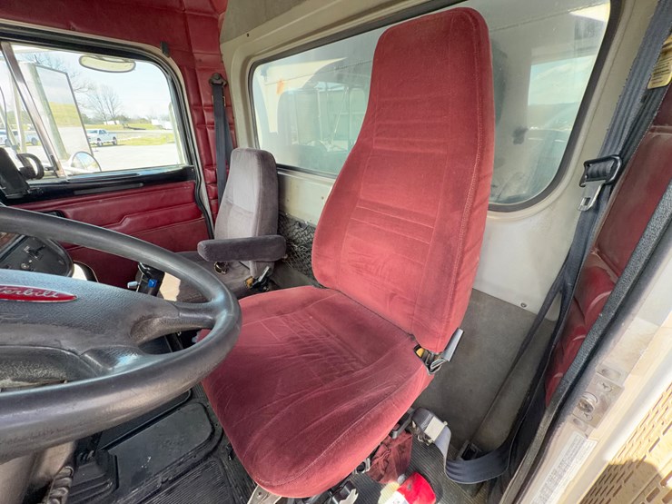 2004-peterbilt-379-image-29