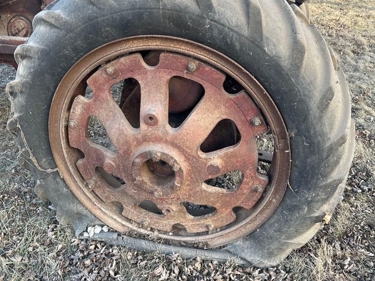 farmall-f-series-(no-tag)-(hess)-image-10