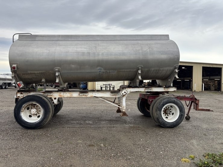 1987-clough-4,500-gallon-t/a-tank-trailer-image-6
