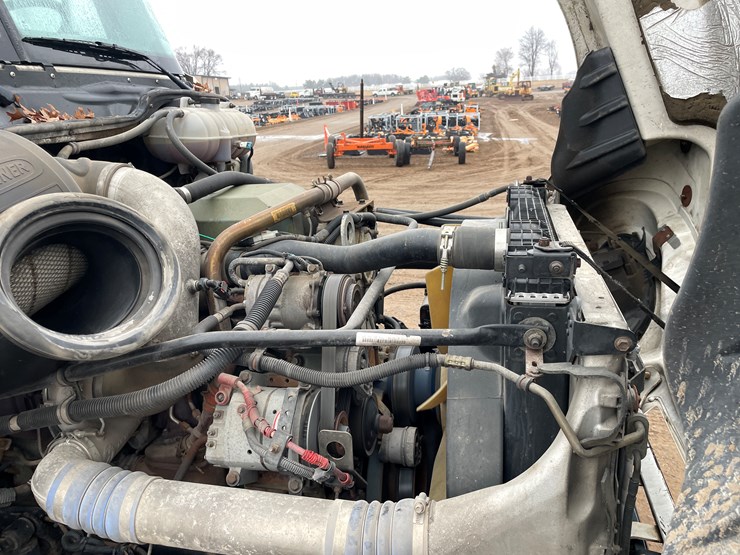 #1038-•-2005-freightliner-grain-truck-(has-mn-title)-image-14