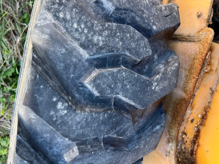 2012-deere-328e-image-23