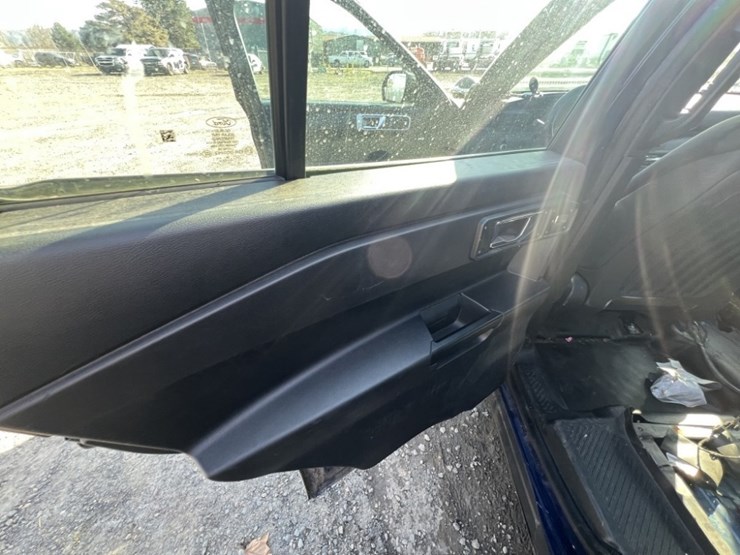 2020-ford-explorer-image-22