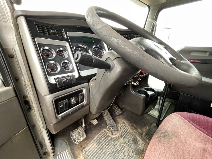 2012-kenworth-t660-image-37