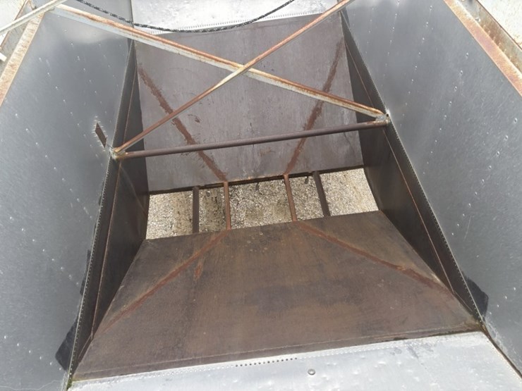 1974-titan-trailer-image-24