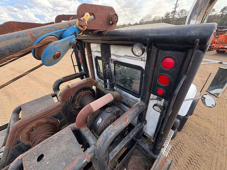 2007-mack-granite-cv713-image-32