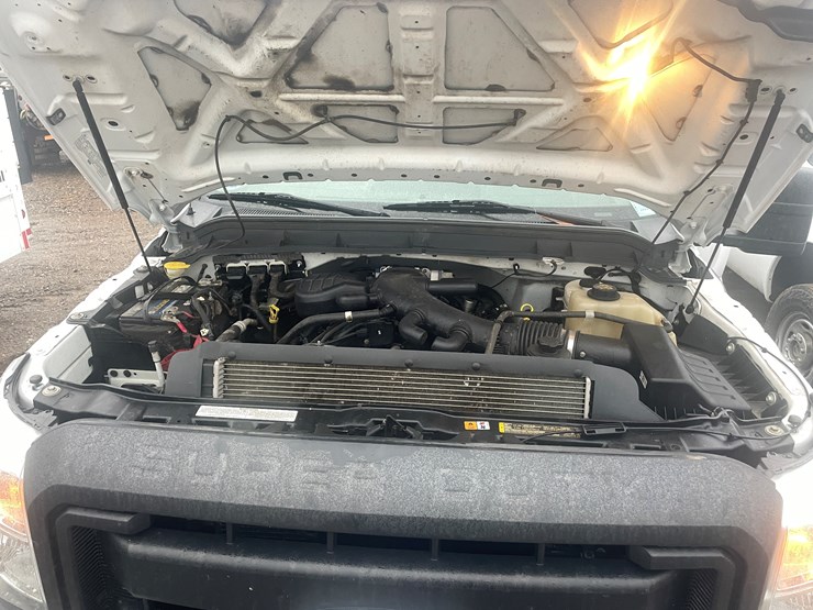 2013-ford-f550-image-19