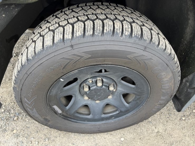 2015-chevrolet-tahoe-image-16