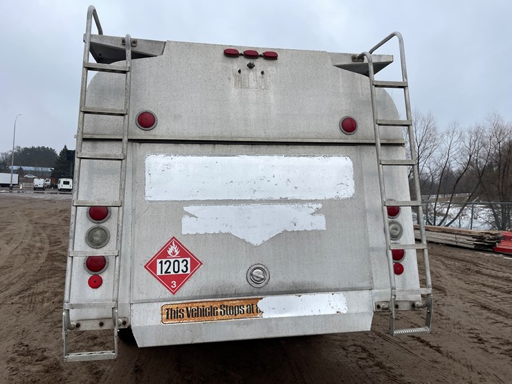 #1037-•-2009-international-navistar-fuel-truck-(has-mn-title)-image-33