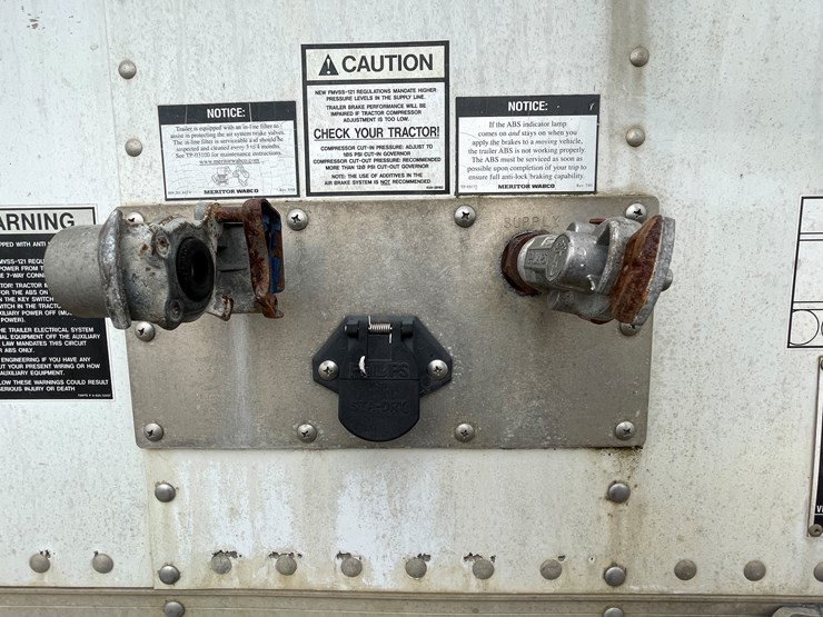 #1032-•-2011-timpte-inc.-grain-trailer-(has-mn-salvage-title)-image-12