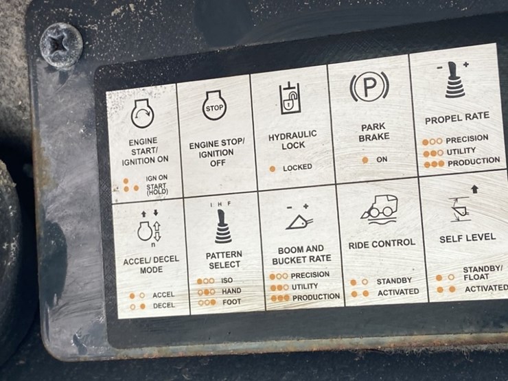 2023-deere-317g-image-30