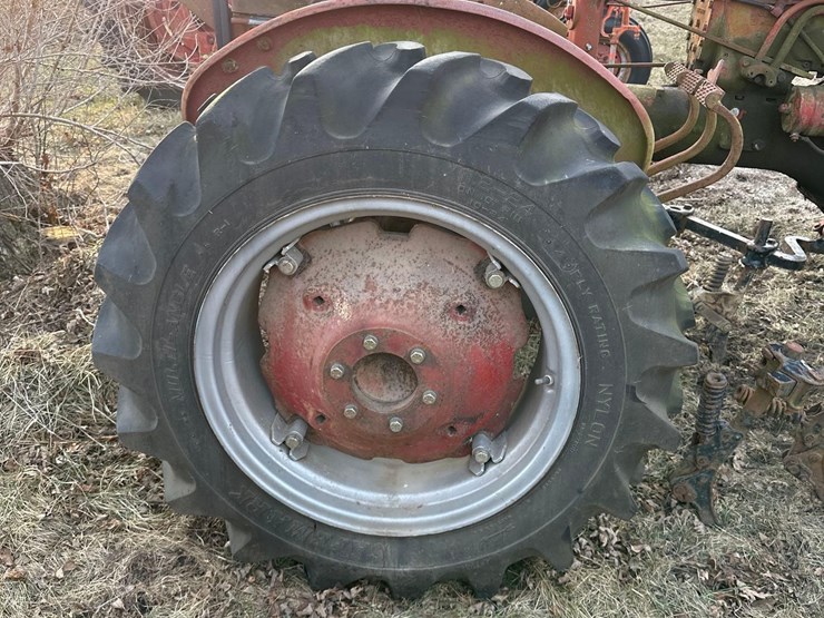 farmall-140-(sn#-26913)-(hess)-image-9