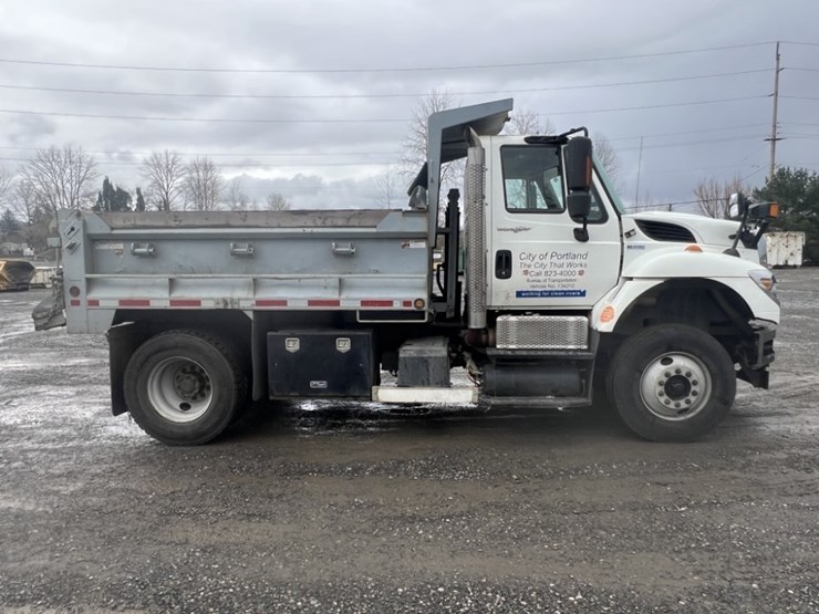 2013-international-7500-s/a-dump-truck-image-3