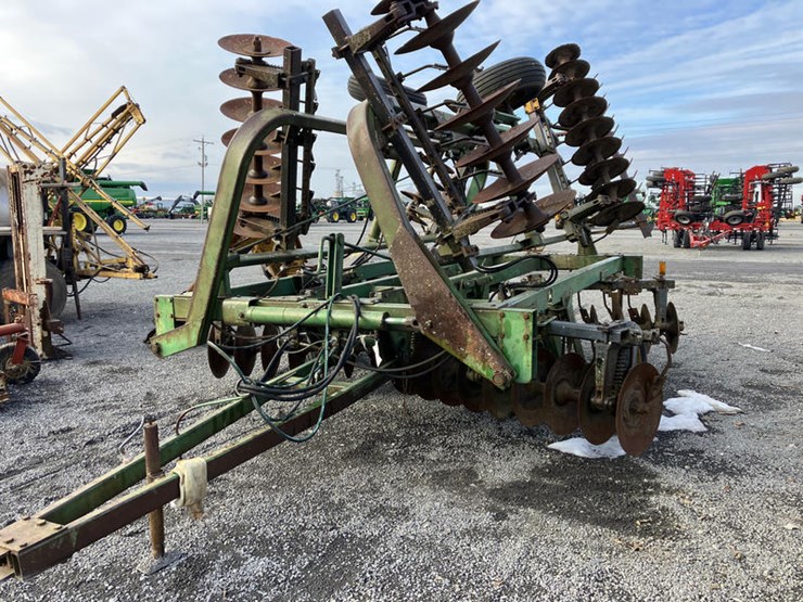 john-deere-235-image-2