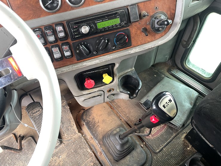 2007-peterbilt-379-image-51