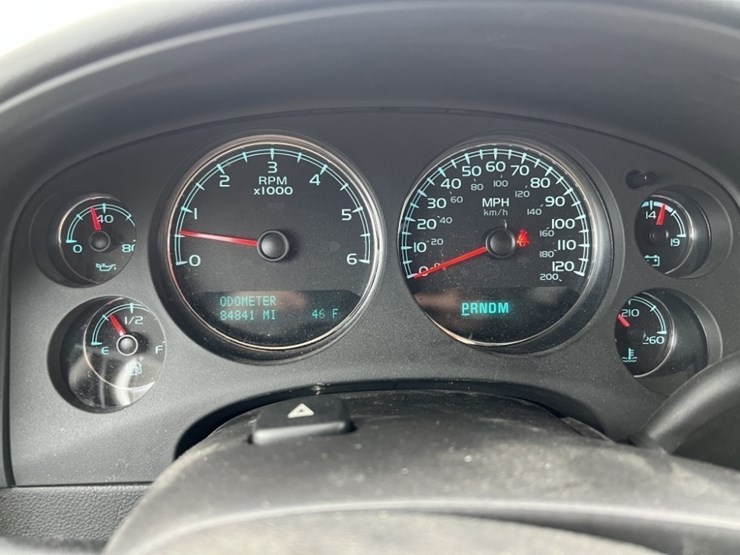 2012-chevrolet-tahoe-image-30