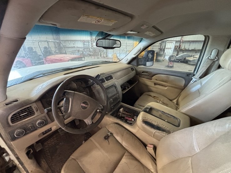 2010-gmc-sierra-2500-image-10