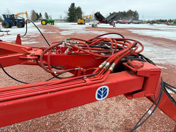 new-holland-216-image-19