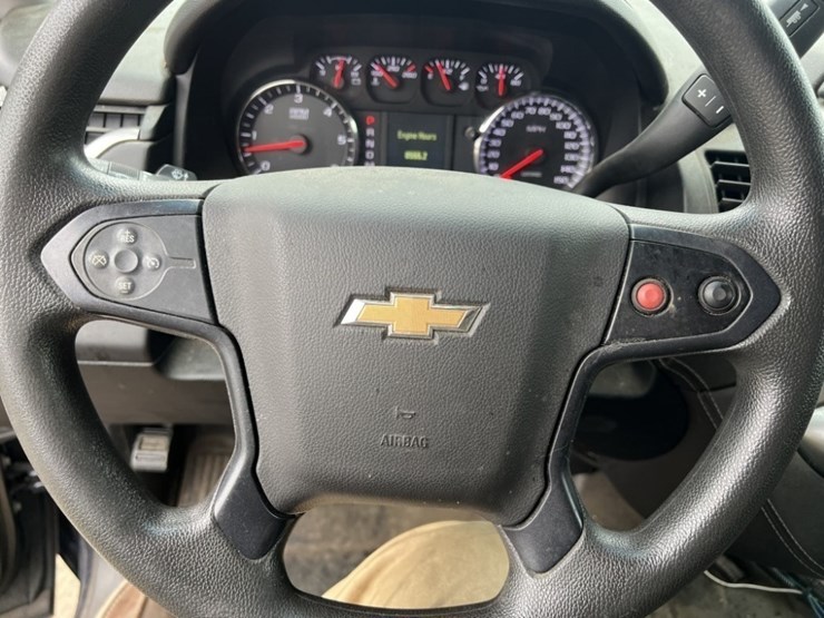 2015-chevrolet-tahoe-image-33