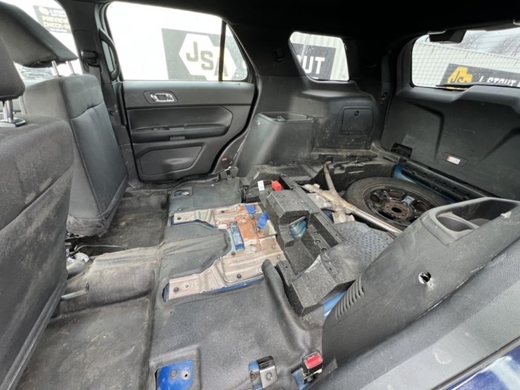 2017-ford-explorer-image-21