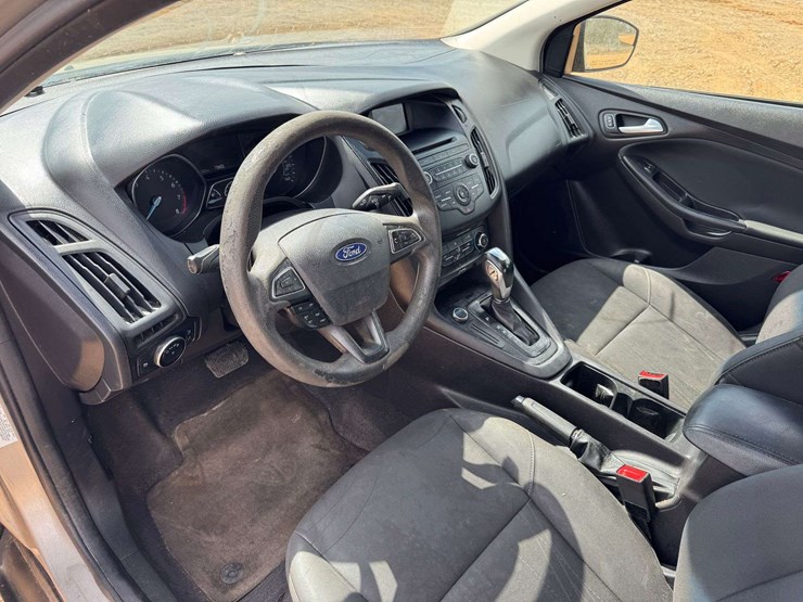 2015-ford-focus-se-4-door-sedan---218,350-miles-image-11