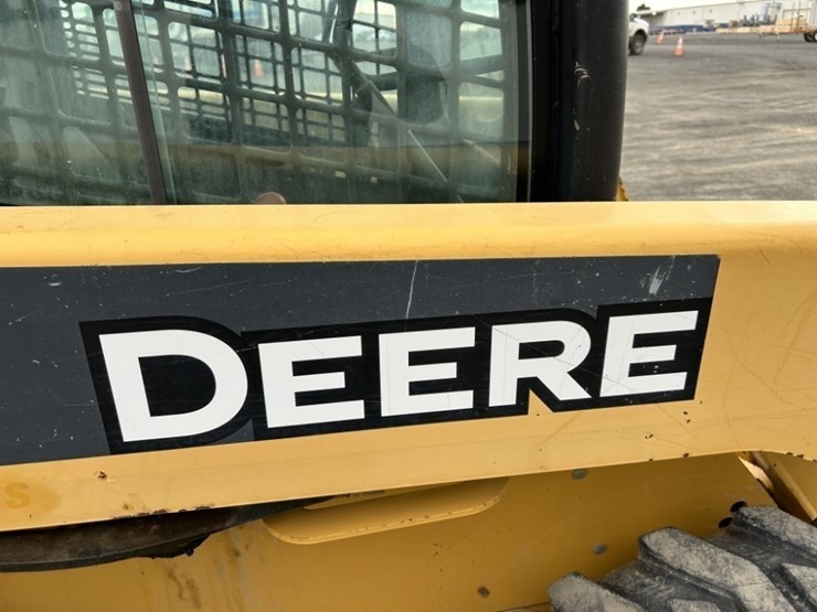 2005-john-deere-320-image-15