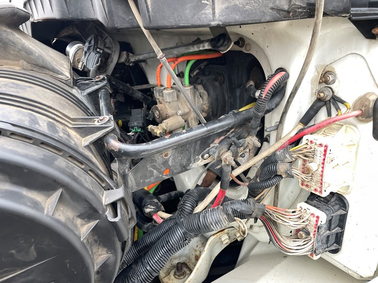 #1037-•-2009-international-navistar-fuel-truck-(has-mn-title)-image-13