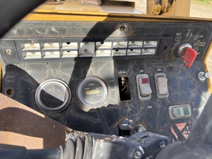 2004-deere-210le-image-26