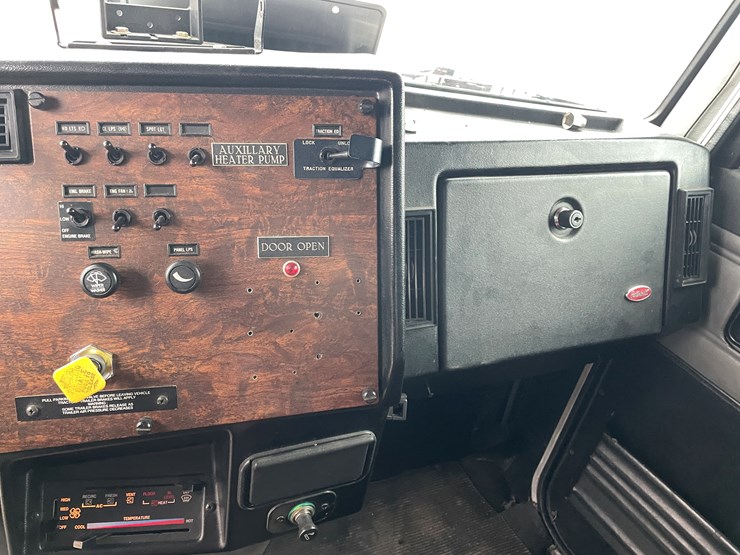 1991-peterbilt-377-image-75