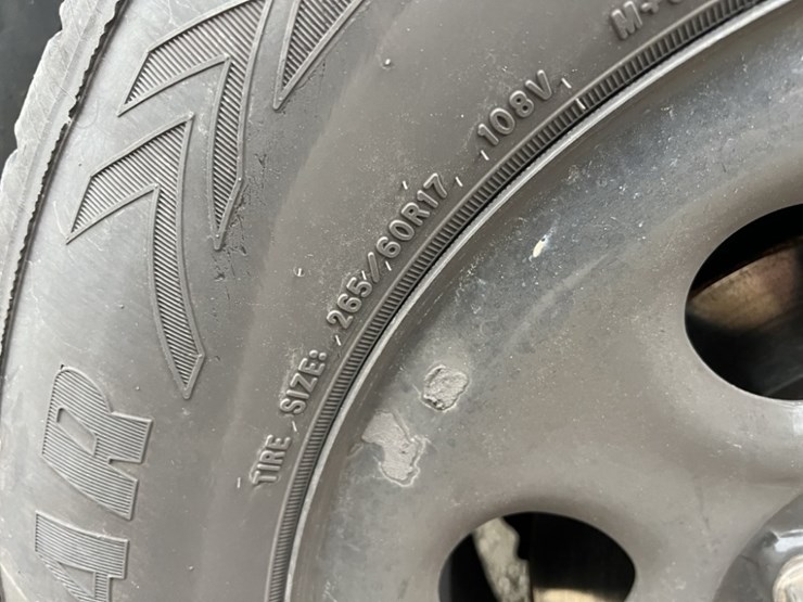 2014-chevrolet-tahoe-image-17