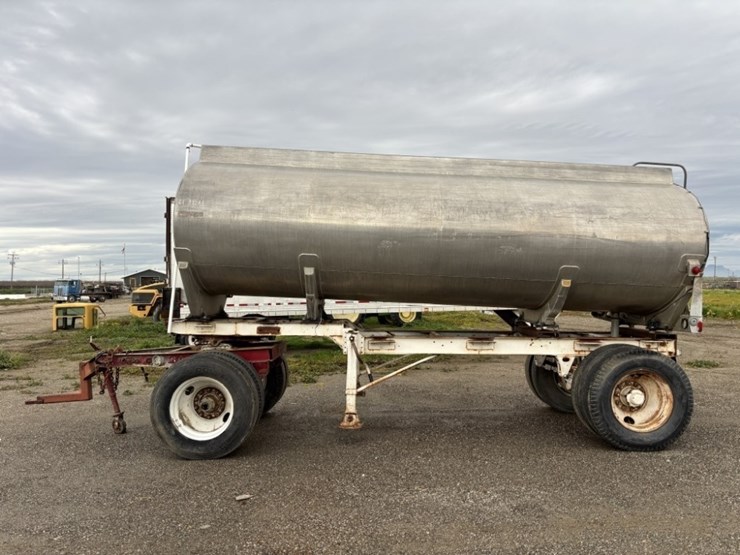1987-clough-4,500-gallon-t/a-tank-trailer-image-2