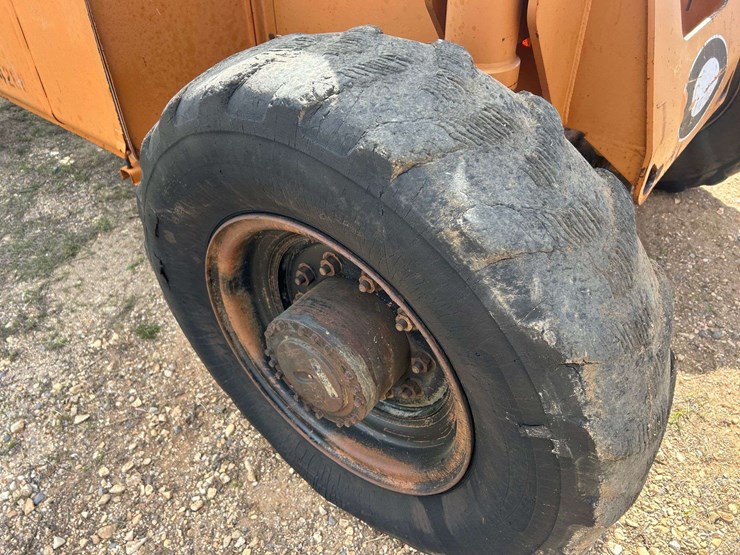 lull-644b-37-image-13