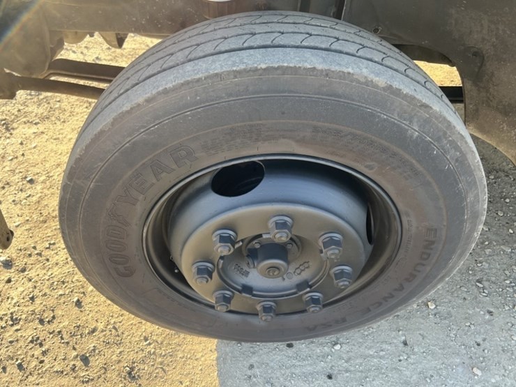 2000-freightliner-fl50-image-9