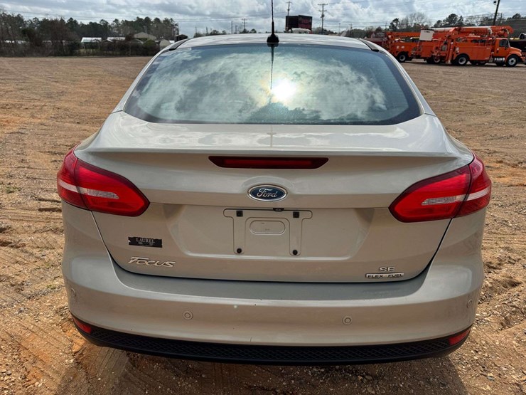 2015-ford-focus-se-4-door-sedan---218,350-miles-image-6